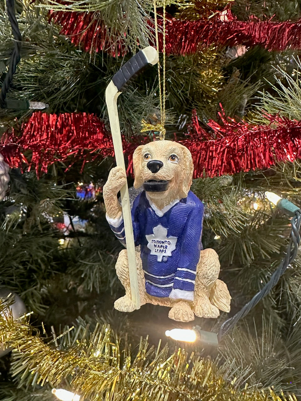 Elby Labrador Leafs Ornament
