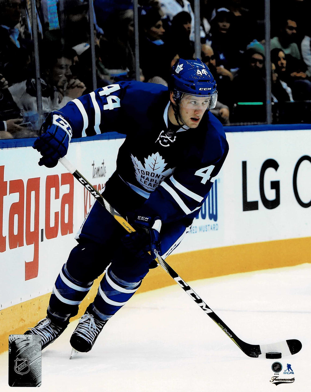 Rielly,M Unsigned 8x10 Photo Leafs Blue-V Skating W/Puck